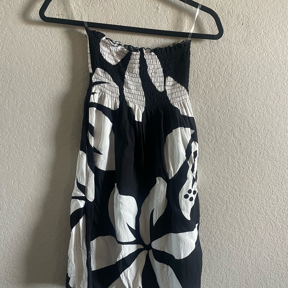 Elegant Black and White Strapless Dress